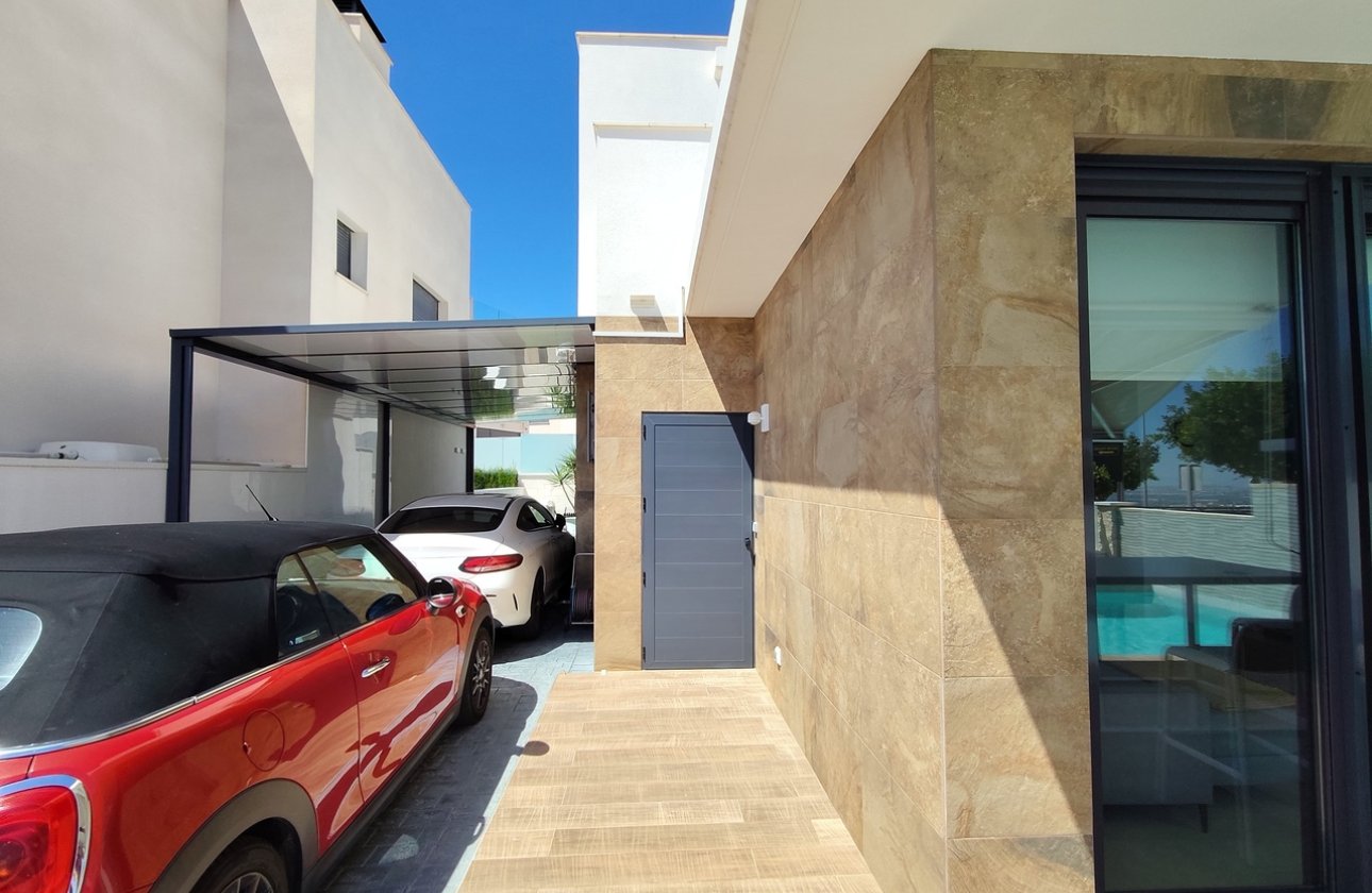Revente - Villa -
San Miguel de Salinas - Inland