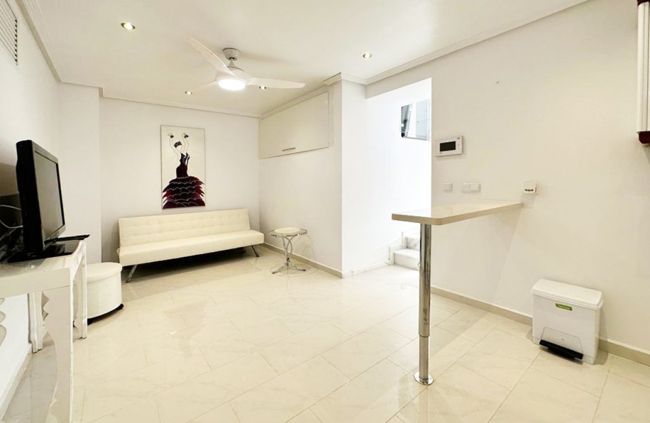 Revente - Villa -
San Miguel de Salinas - Inland