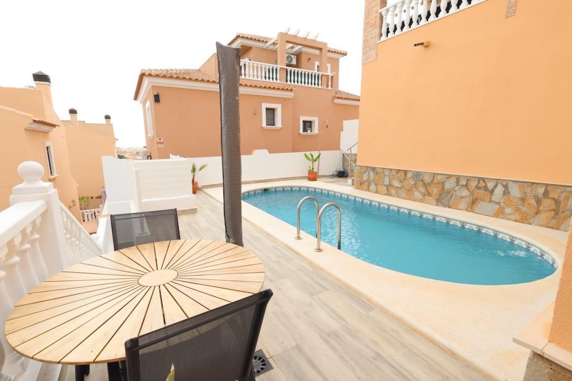 Revente - Villa -
San Miguel de Salinas - Inland