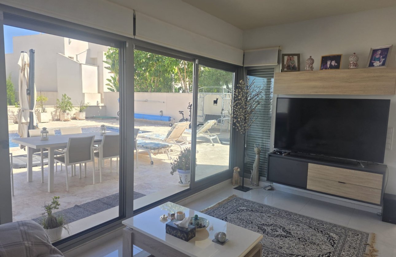 Revente - Villa -
San Miguel de Salinas - Inland