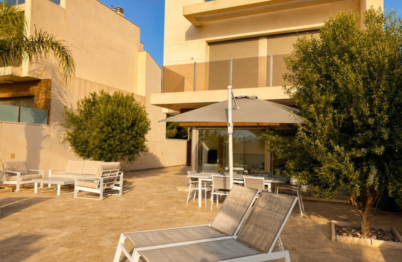 Revente - Villa -
San Miguel de Salinas - Inland
