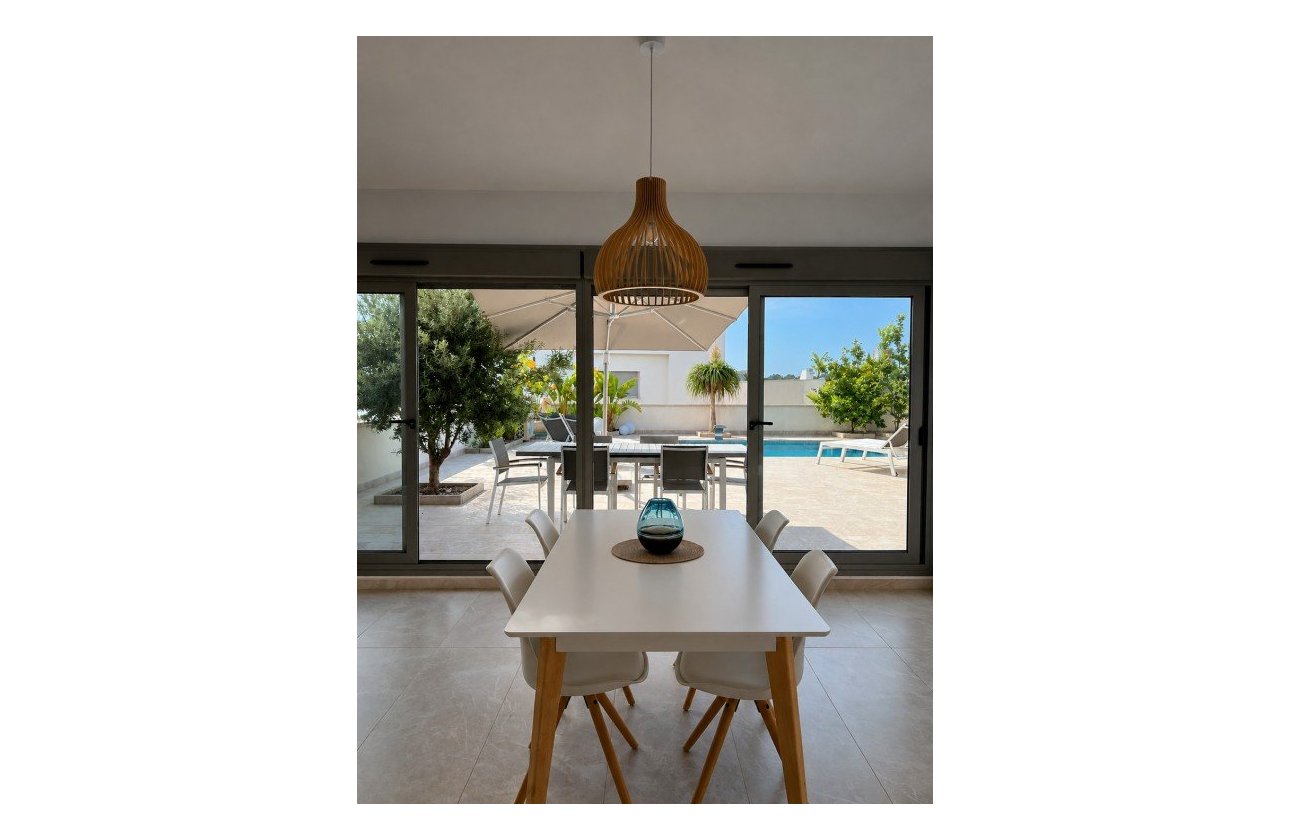 Revente - Villa -
San Miguel de Salinas - Inland