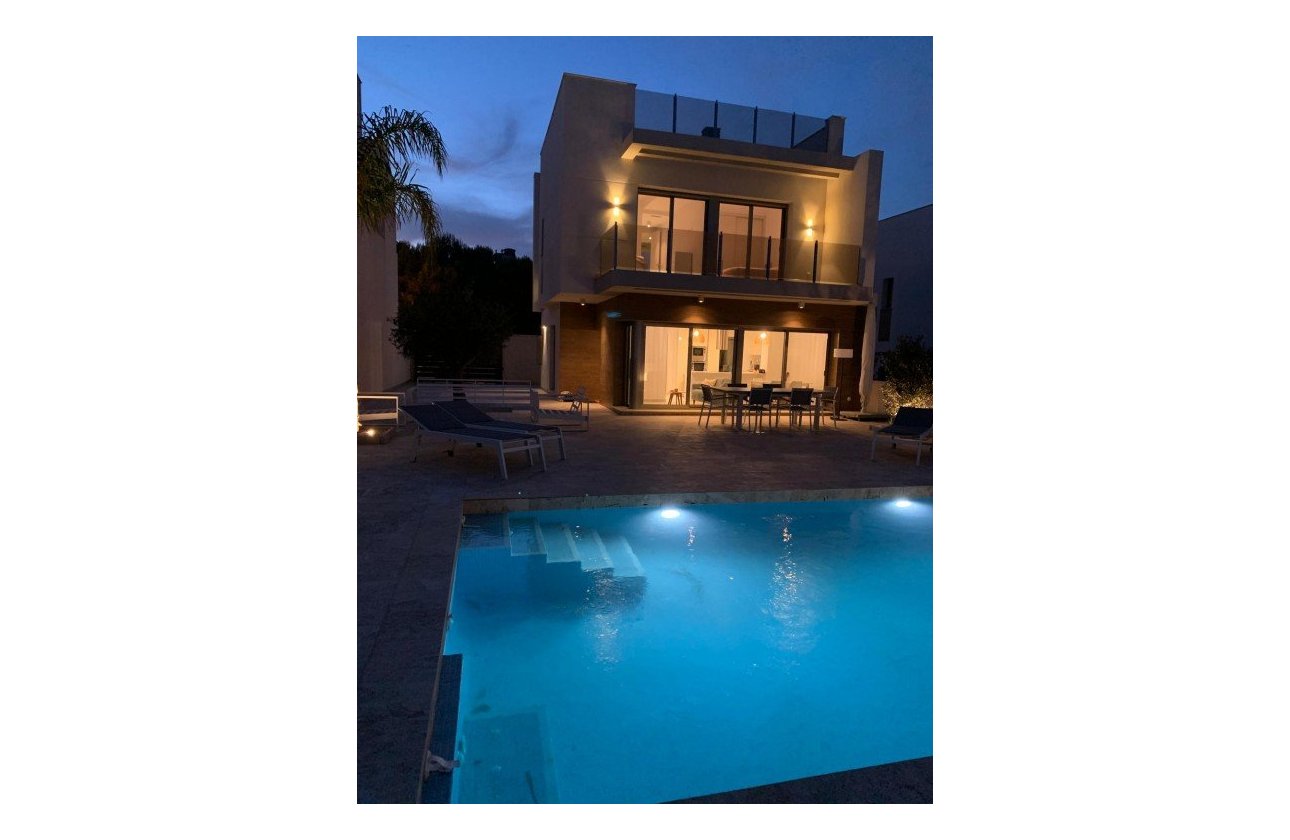 Revente - Villa -
San Miguel de Salinas - Inland
