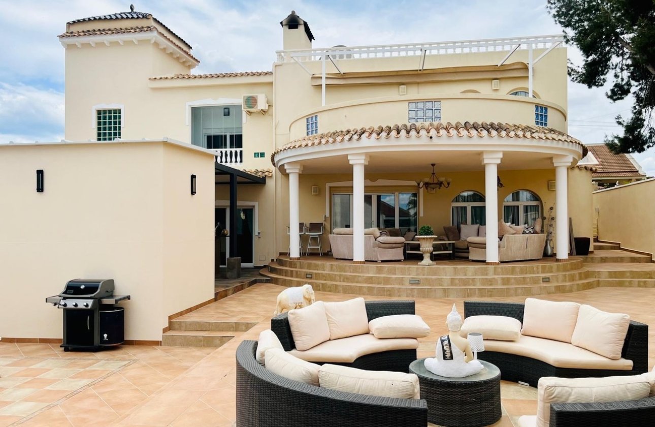 Revente - Villa -
San Miguel de Salinas - Inland