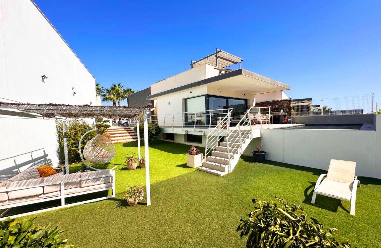 Revente - Villa -
San Miguel de Salinas - Inland