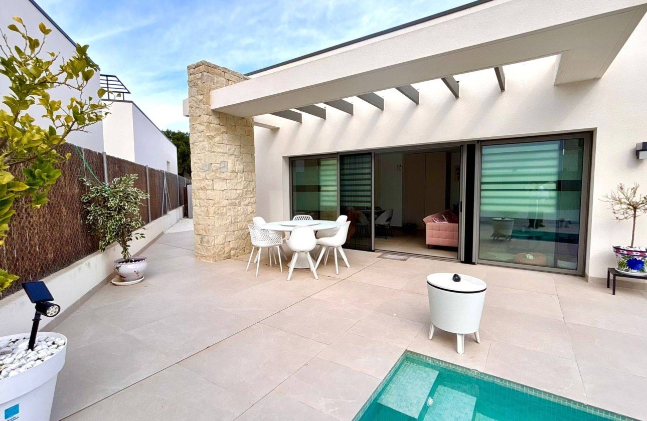 Revente - Villa -
San Miguel de Salinas - Urbanizacion Blue Lagoon