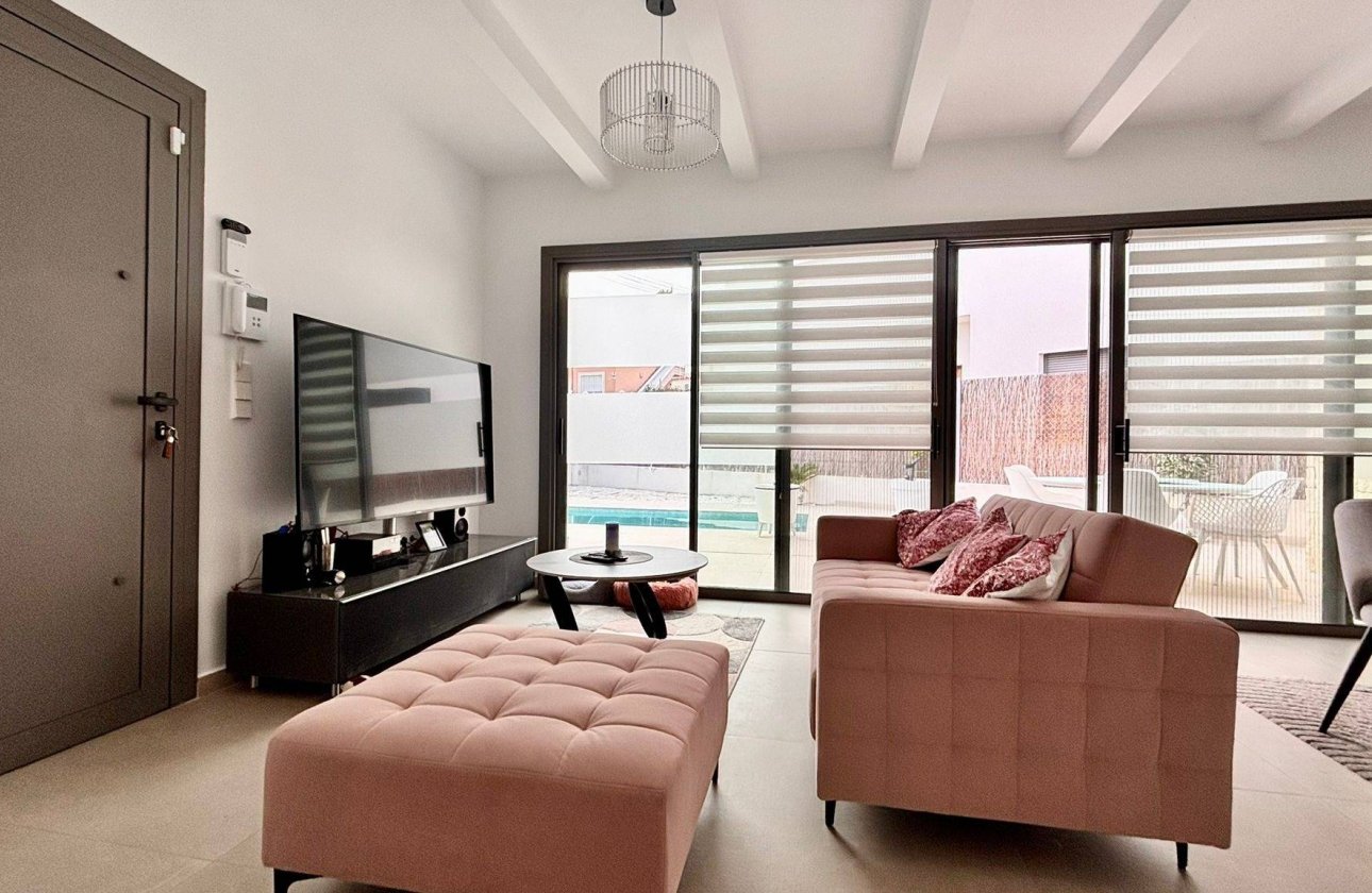 Revente - Villa -
San Miguel de Salinas - Urbanizacion Blue Lagoon