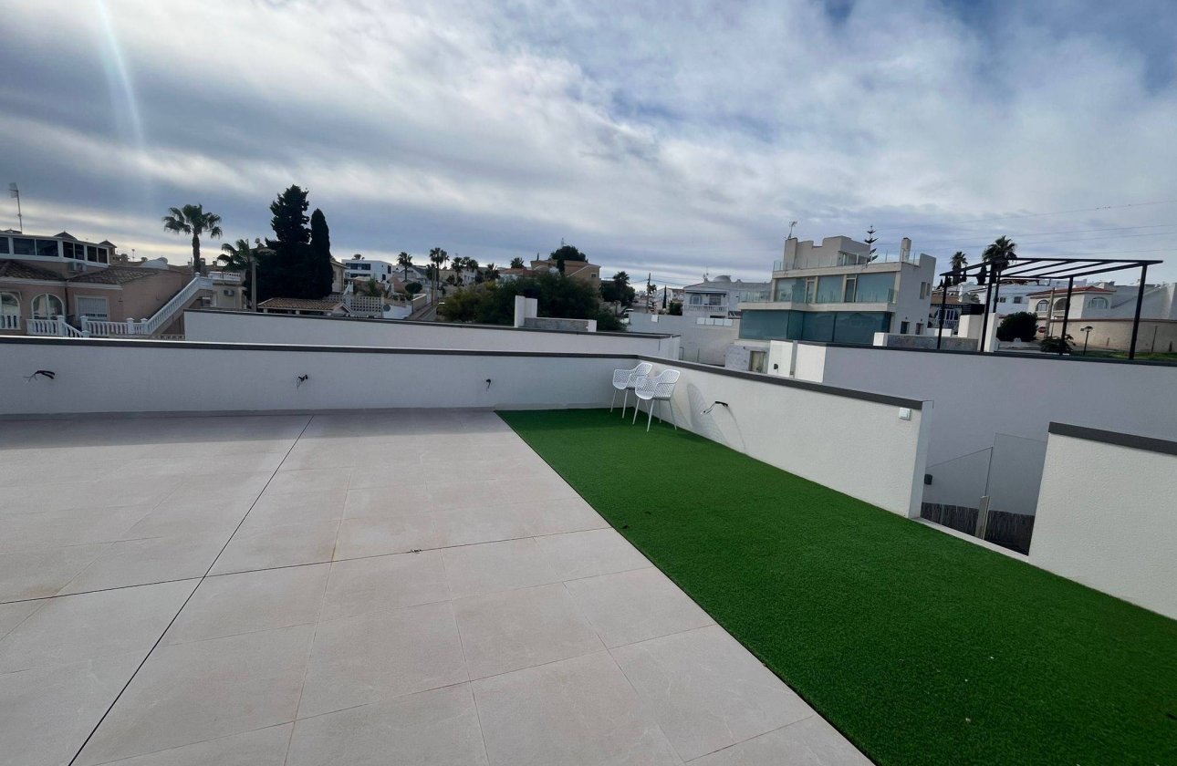 Revente - Villa -
San Miguel de Salinas - Urbanizacion Blue Lagoon