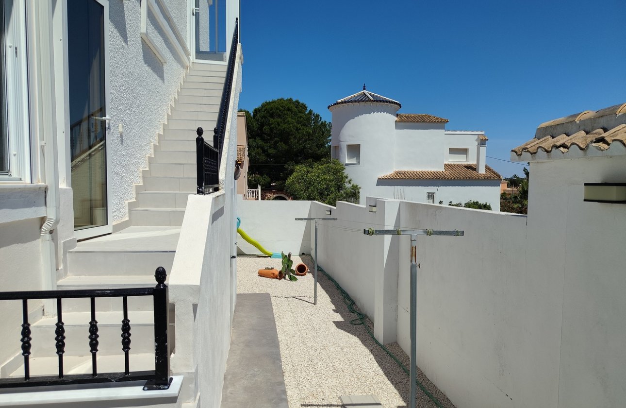 Revente - Villa -
San Miguel / Vistabella Golf - Inland