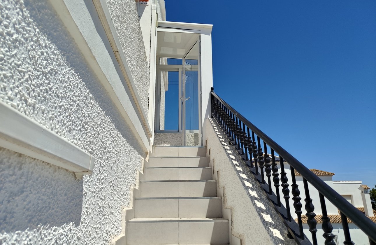 Revente - Villa -
San Miguel / Vistabella Golf - Inland
