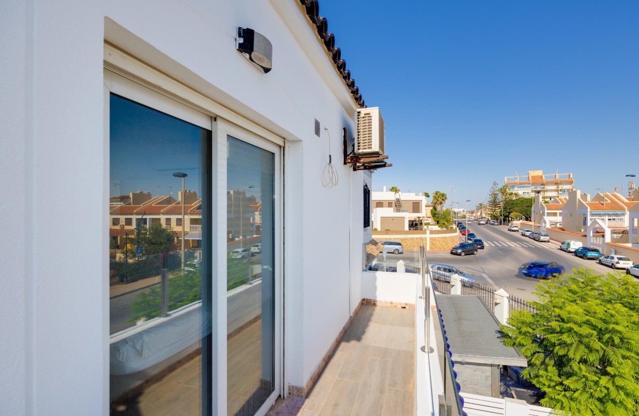 Revente - Villa -
Torrevieja - Aguas Nuevas