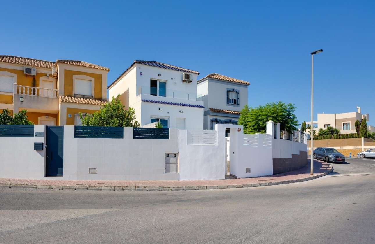 Revente - Villa -
Torrevieja - Aguas Nuevas