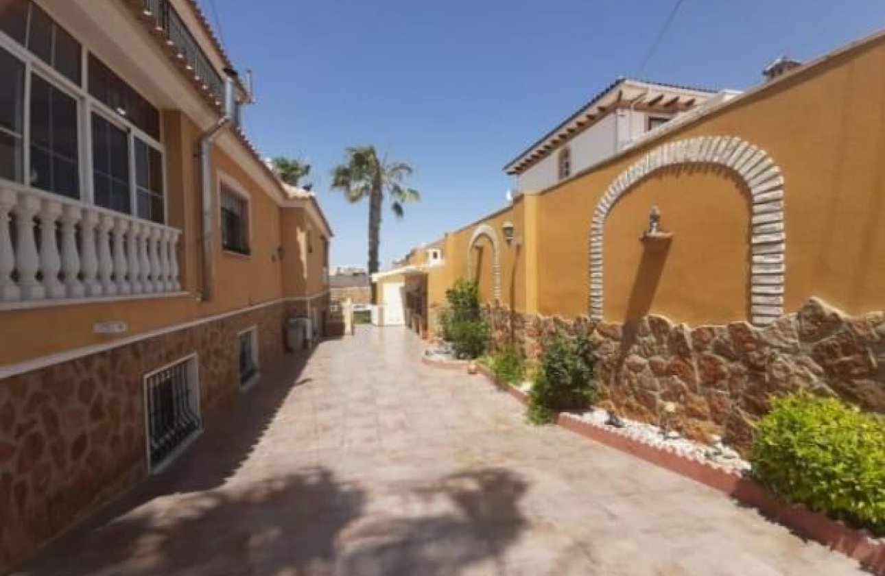 Revente - Villa -
Torrevieja - Aguas Nuevas