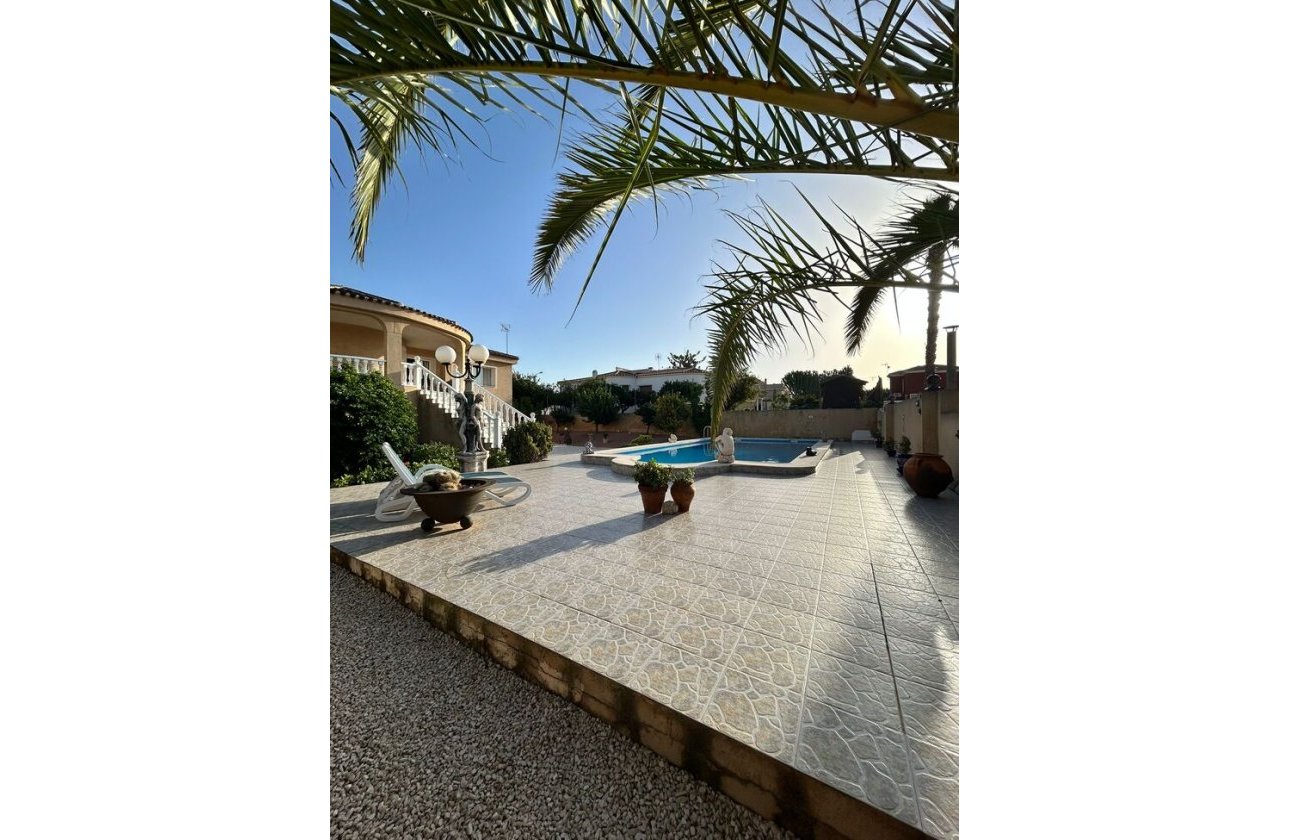 Revente - Villa -
Torrevieja - Aguas Nuevas