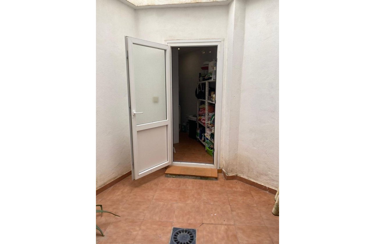 Revente - Villa -
Torrevieja - Centro - Muelle Pesquero