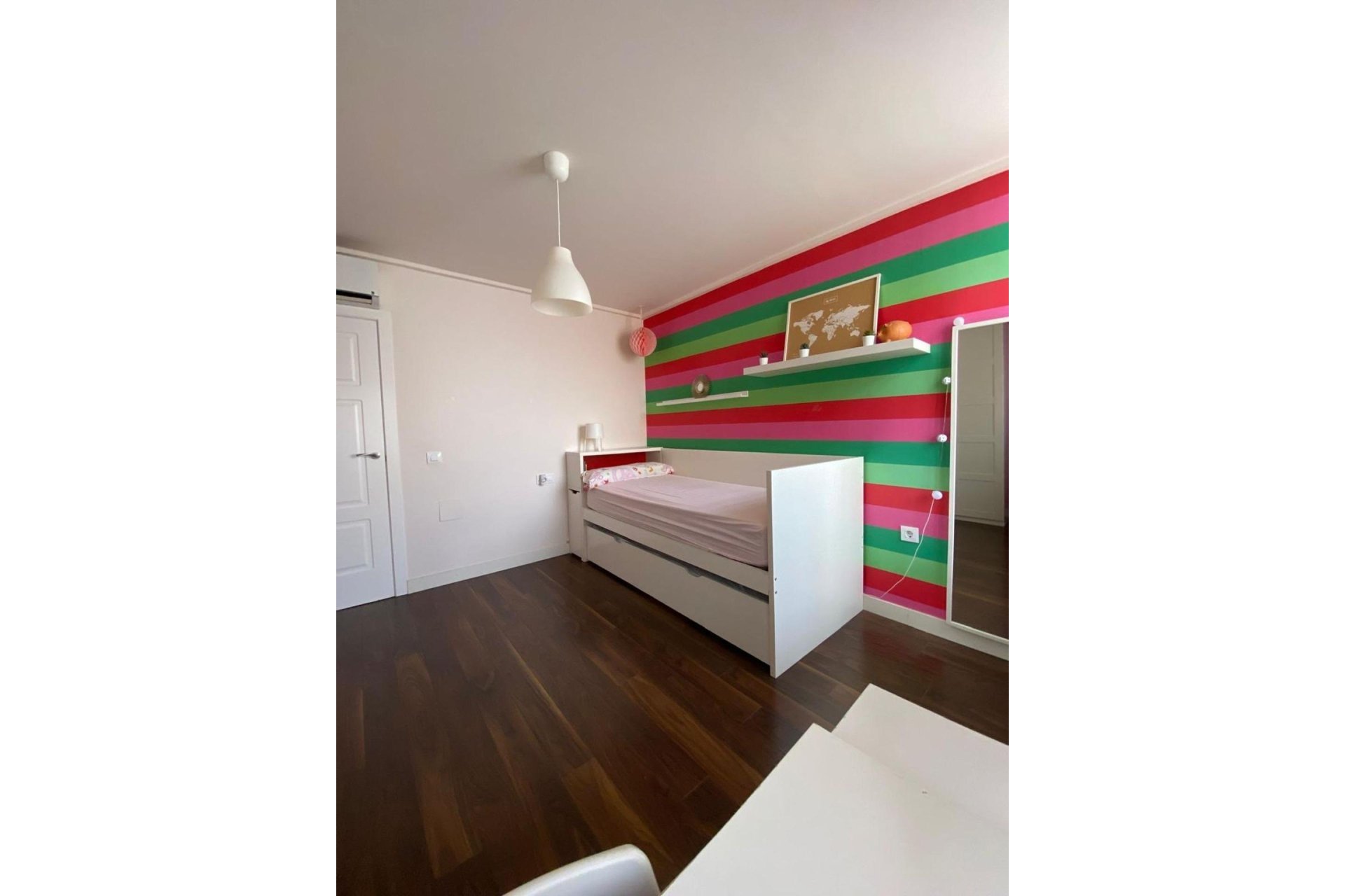 Revente - Villa -
Torrevieja - Centro - Muelle Pesquero