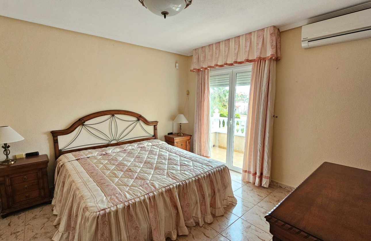 Revente - Villa -
Torrevieja - El Chaparral