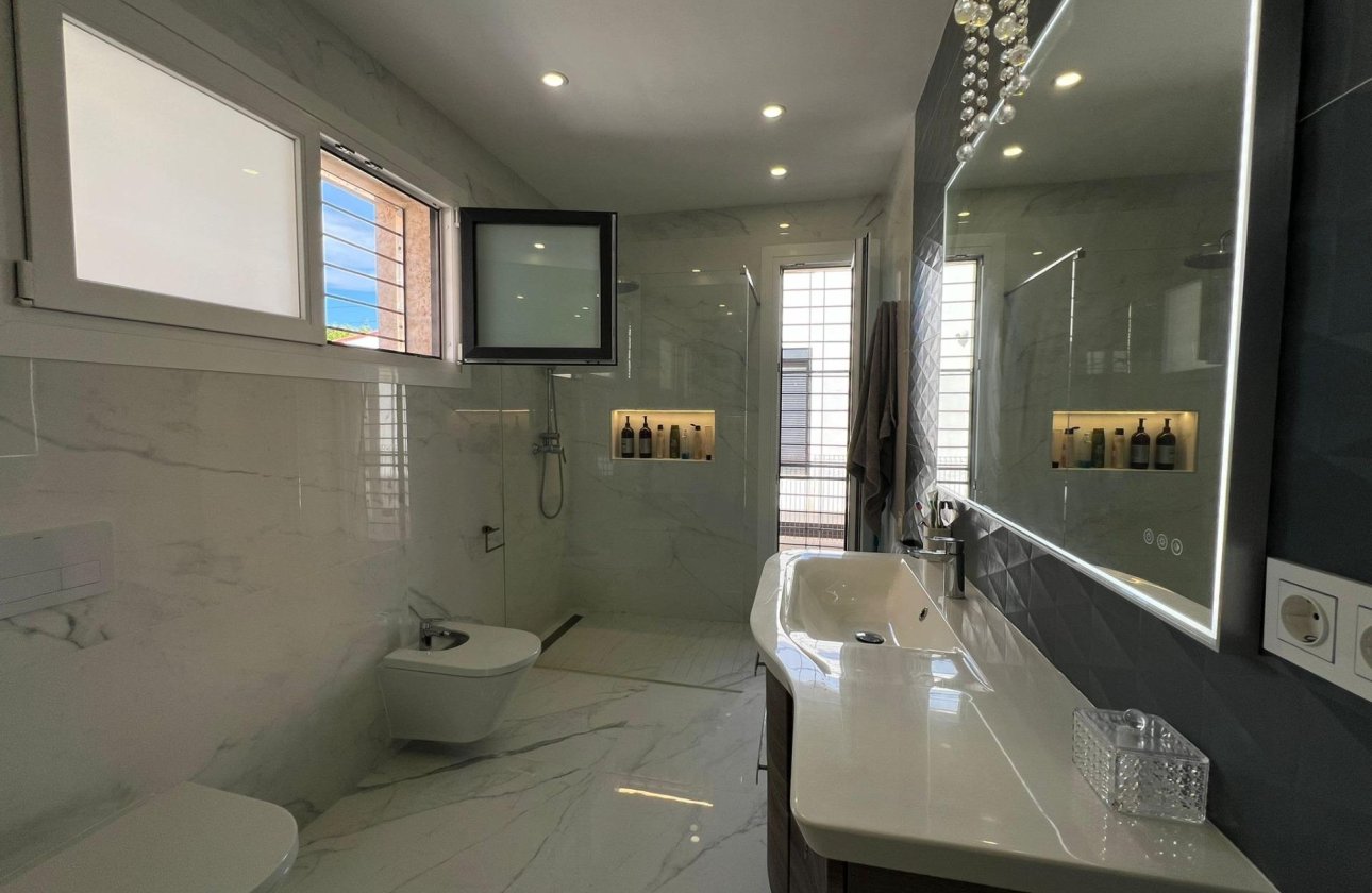 Revente - Villa -
Torrevieja - La Mata