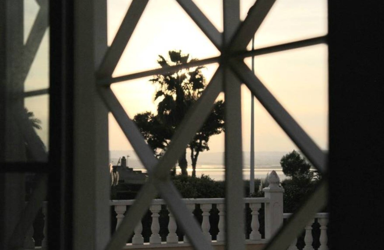 Revente - Villa -
Torrevieja - La Siesta - El Salado - Torreta