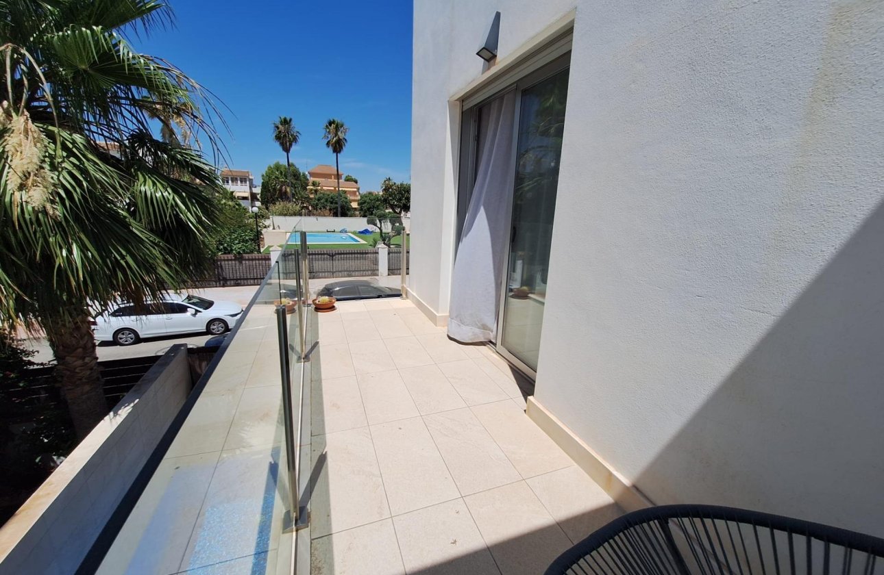 Revente - Villa -
Torrevieja - Los Frutales