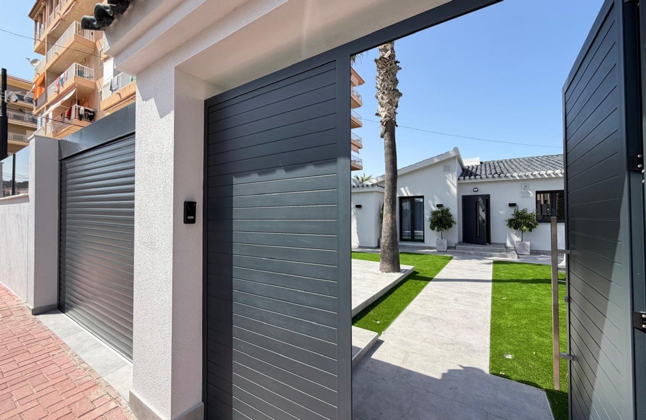Revente - Villa -
Torrevieja - Punta Prima