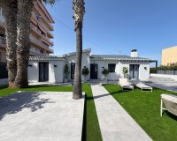 Revente - Villa -
Torrevieja - Punta Prima