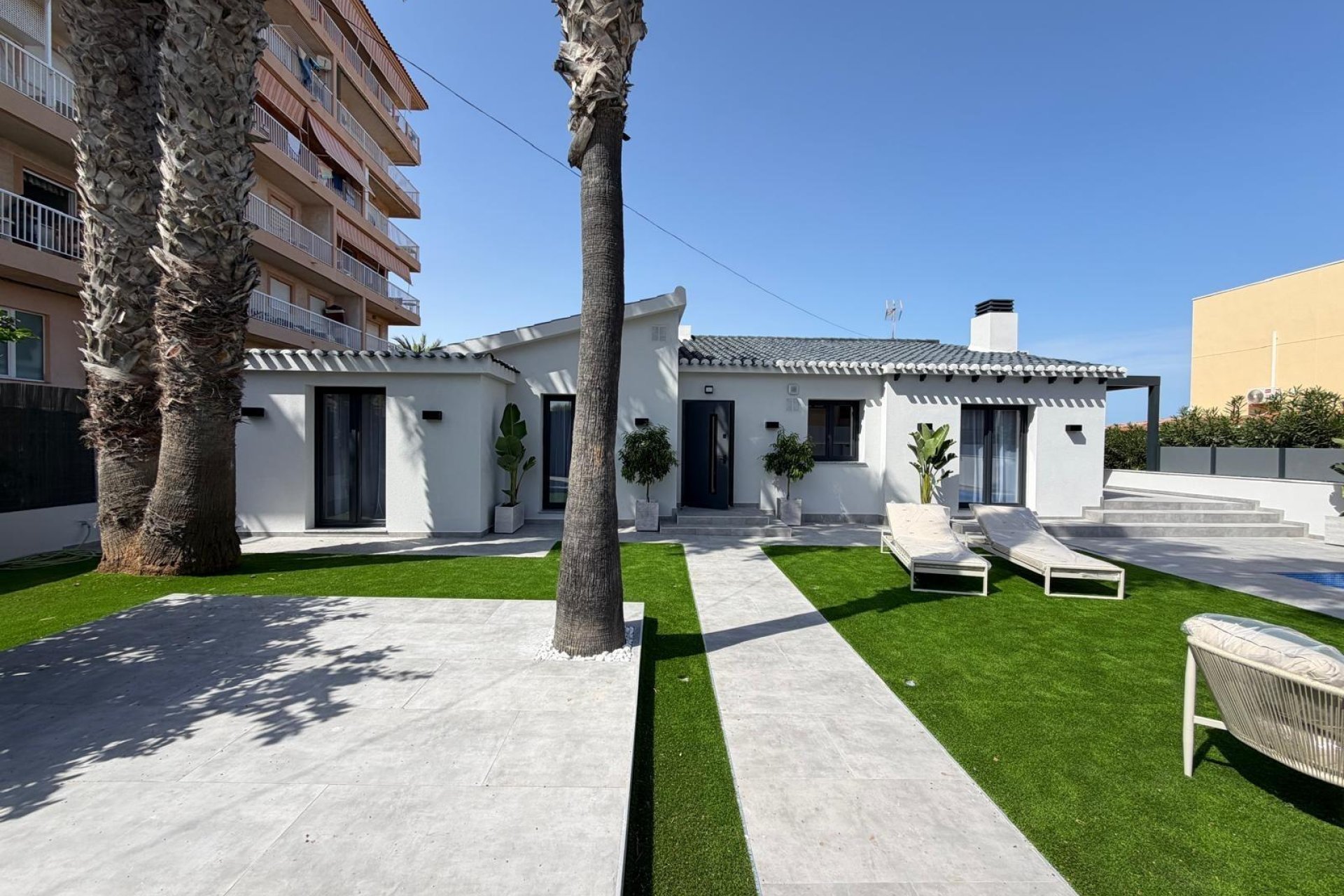 Revente - Villa -
Torrevieja - Punta Prima