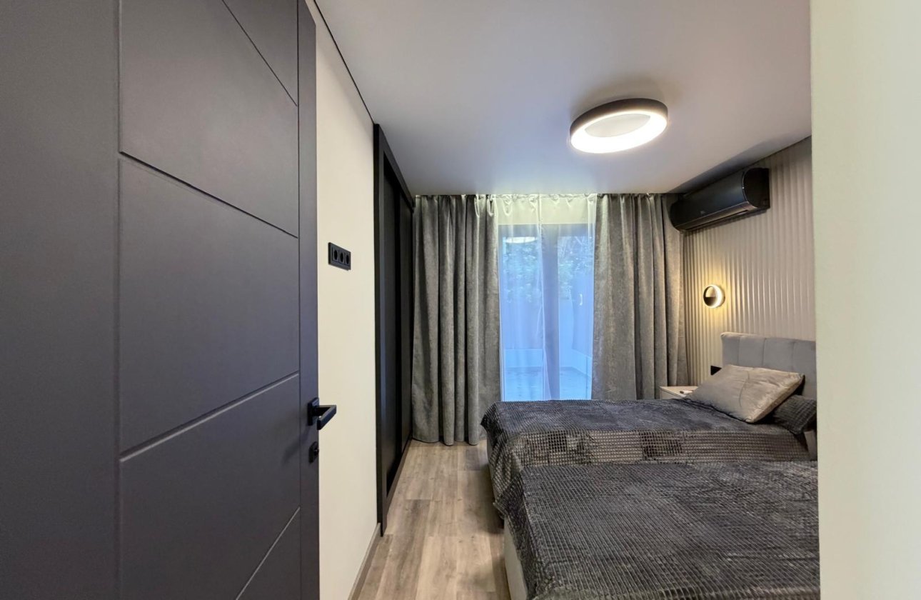 Revente - Villa -
Torrevieja - Punta Prima