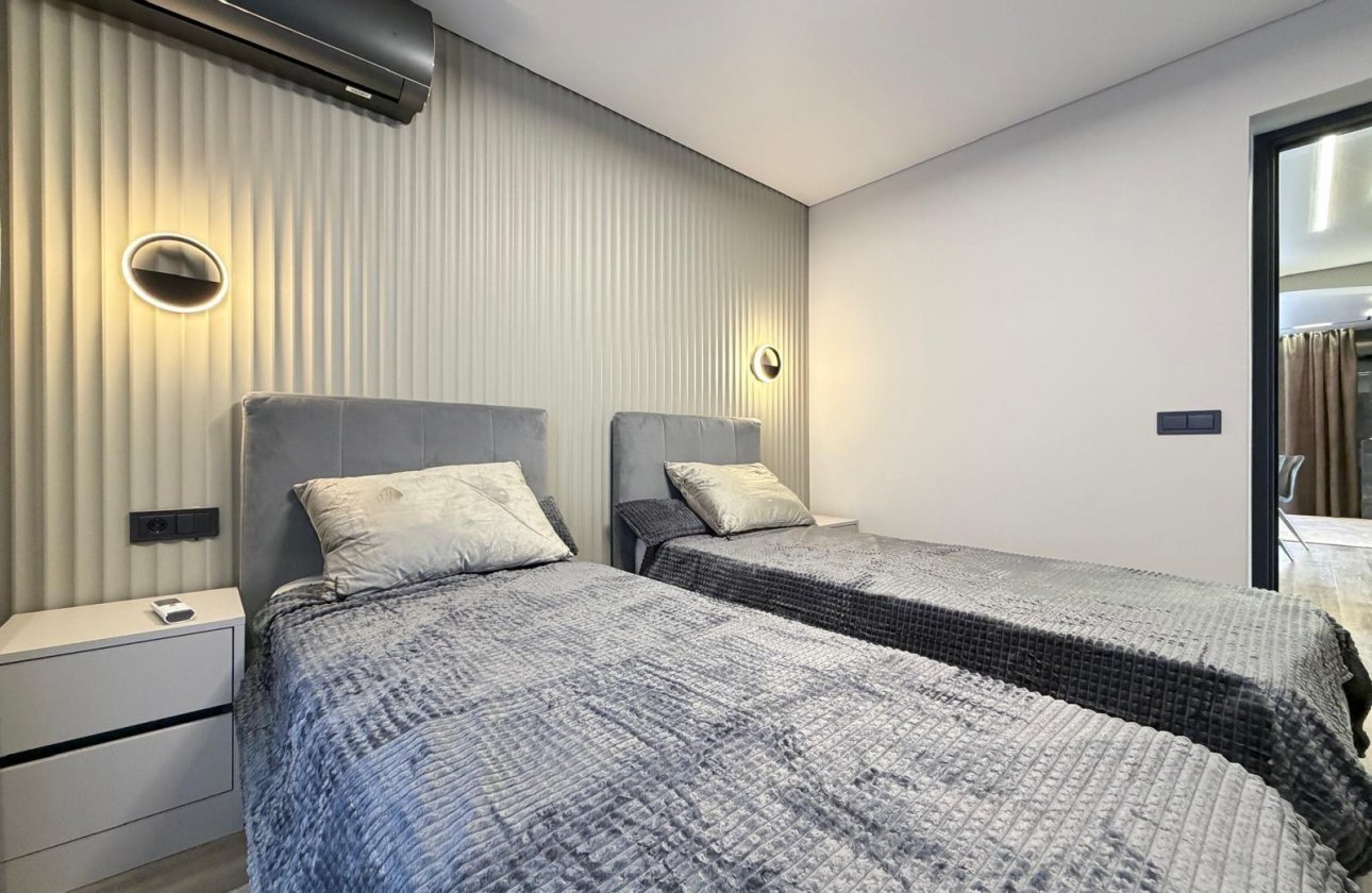 Revente - Villa -
Torrevieja - Punta Prima