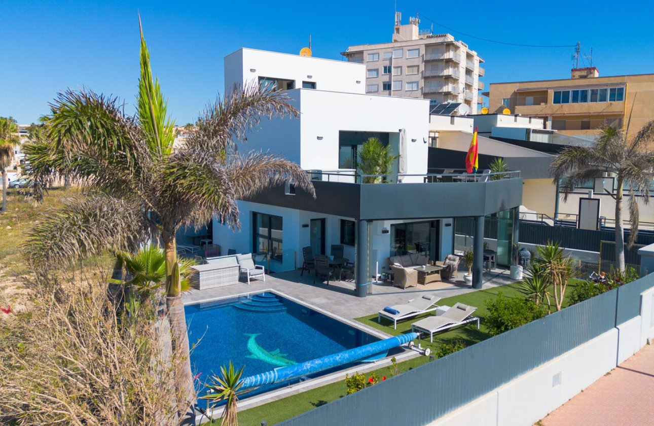 Revente - Villa -
Torrevieja - Rosaleda