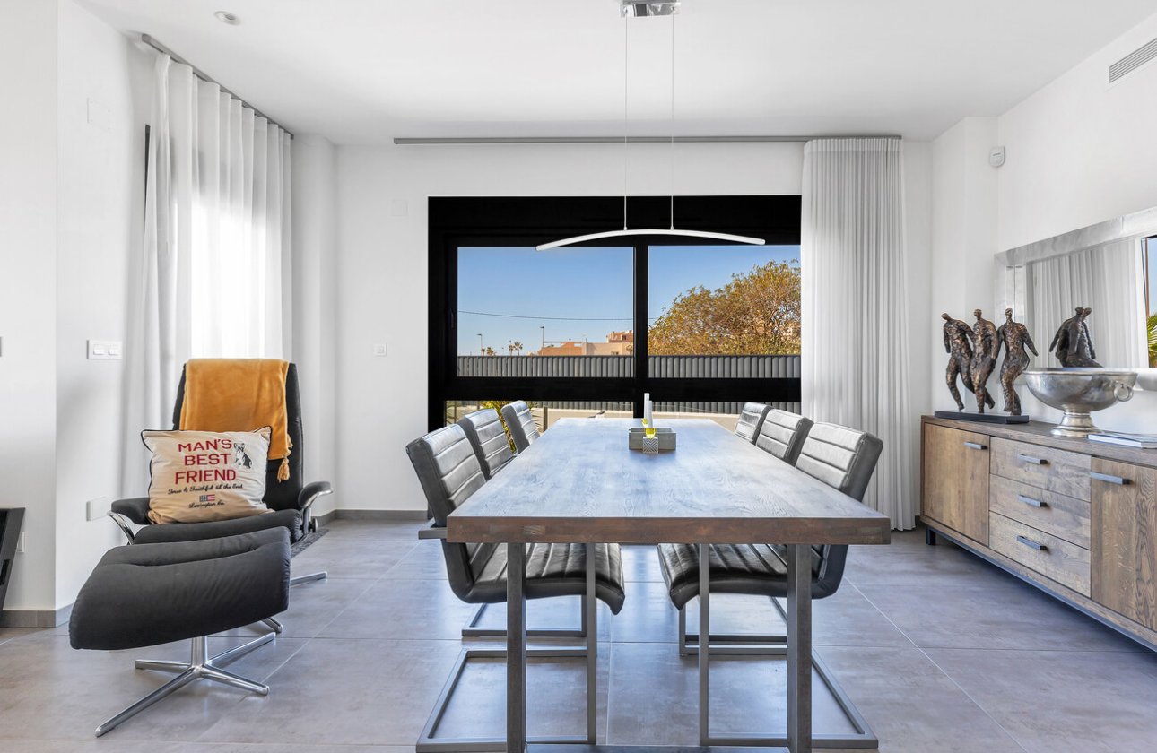 Revente - Villa -
Torrevieja - Rosaleda