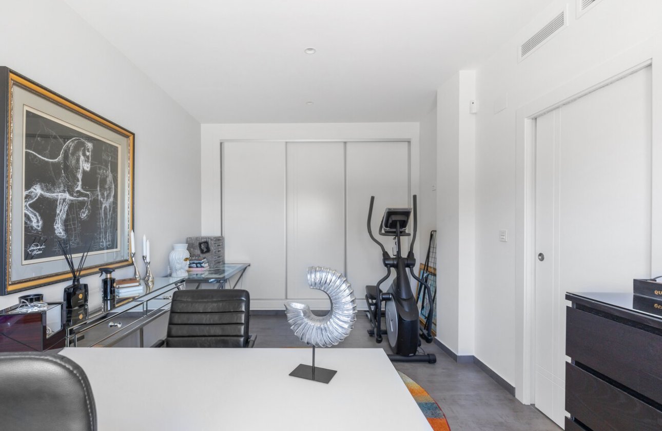 Revente - Villa -
Torrevieja - Rosaleda