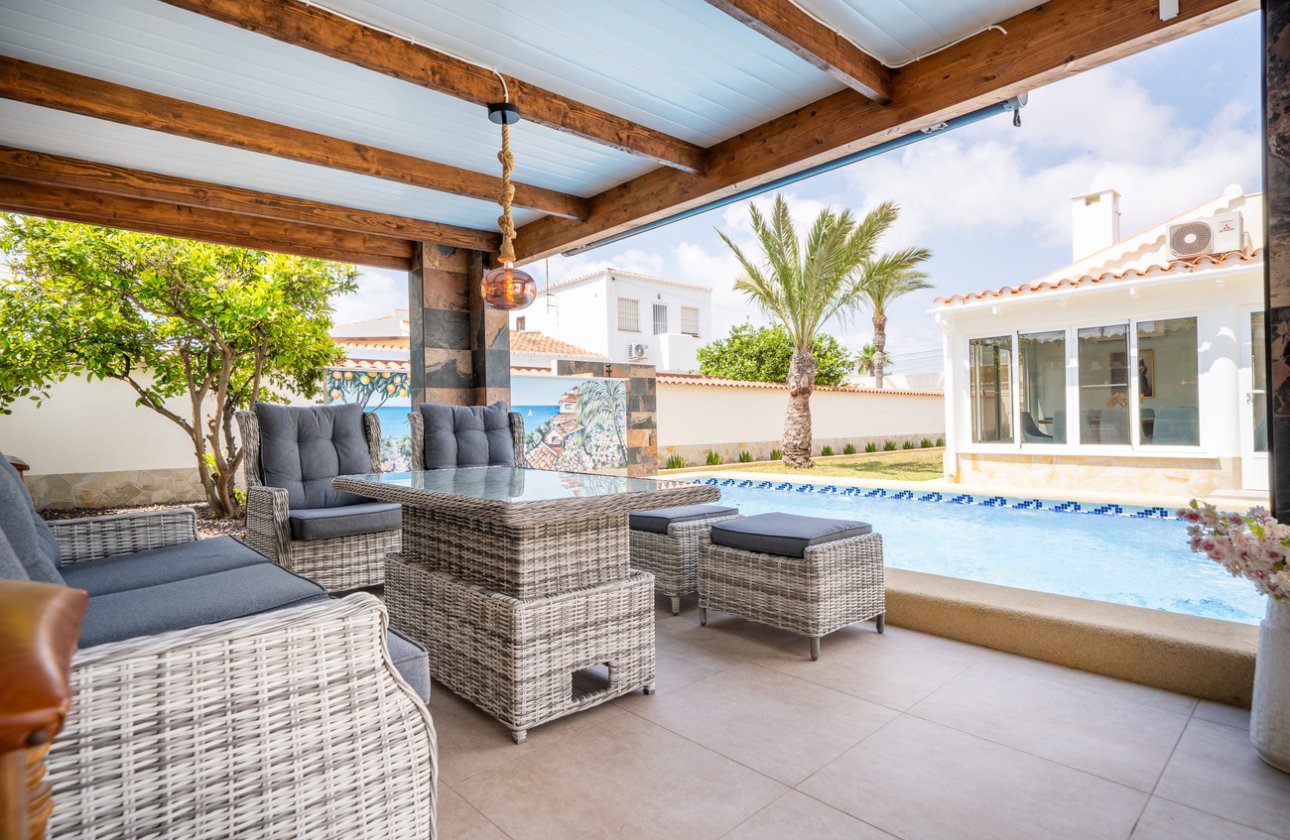Revente - Villa -
Torrevieja - Torreta