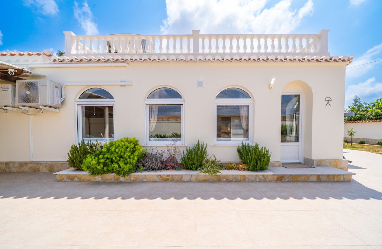 Revente - Villa -
Torrevieja - Torreta
