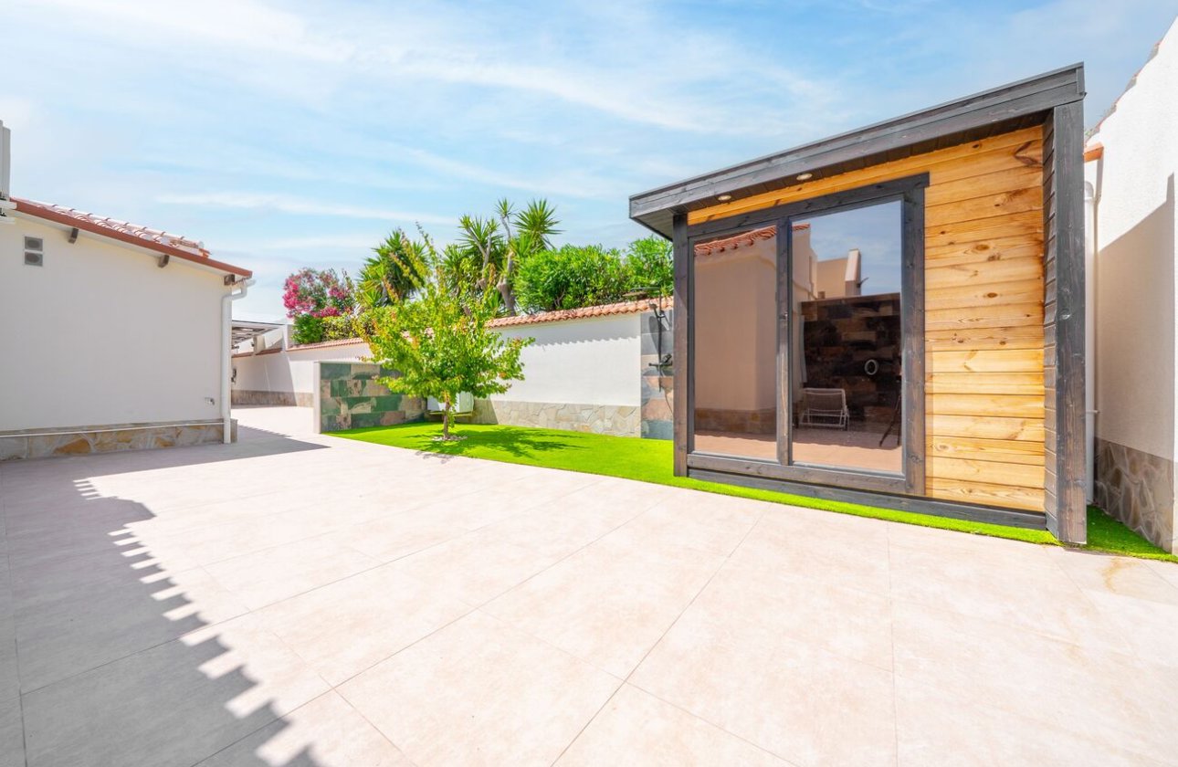 Revente - Villa -
Torrevieja - Torreta