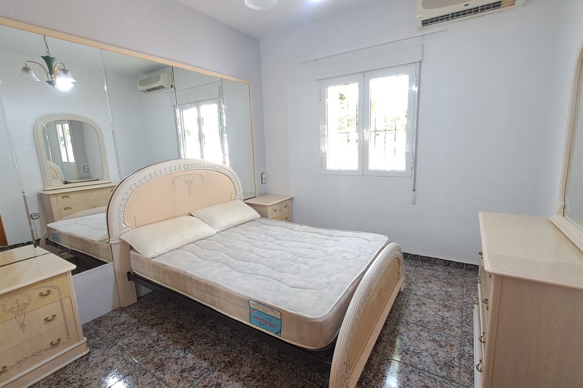 Revente - Villa -
Villamartin - Costa Blanca