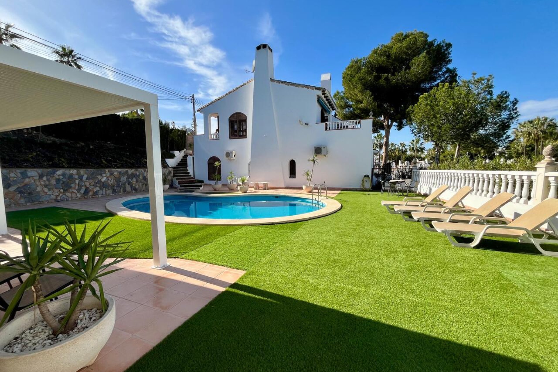 Revente - Villa -
Villamartin - Costa Blanca