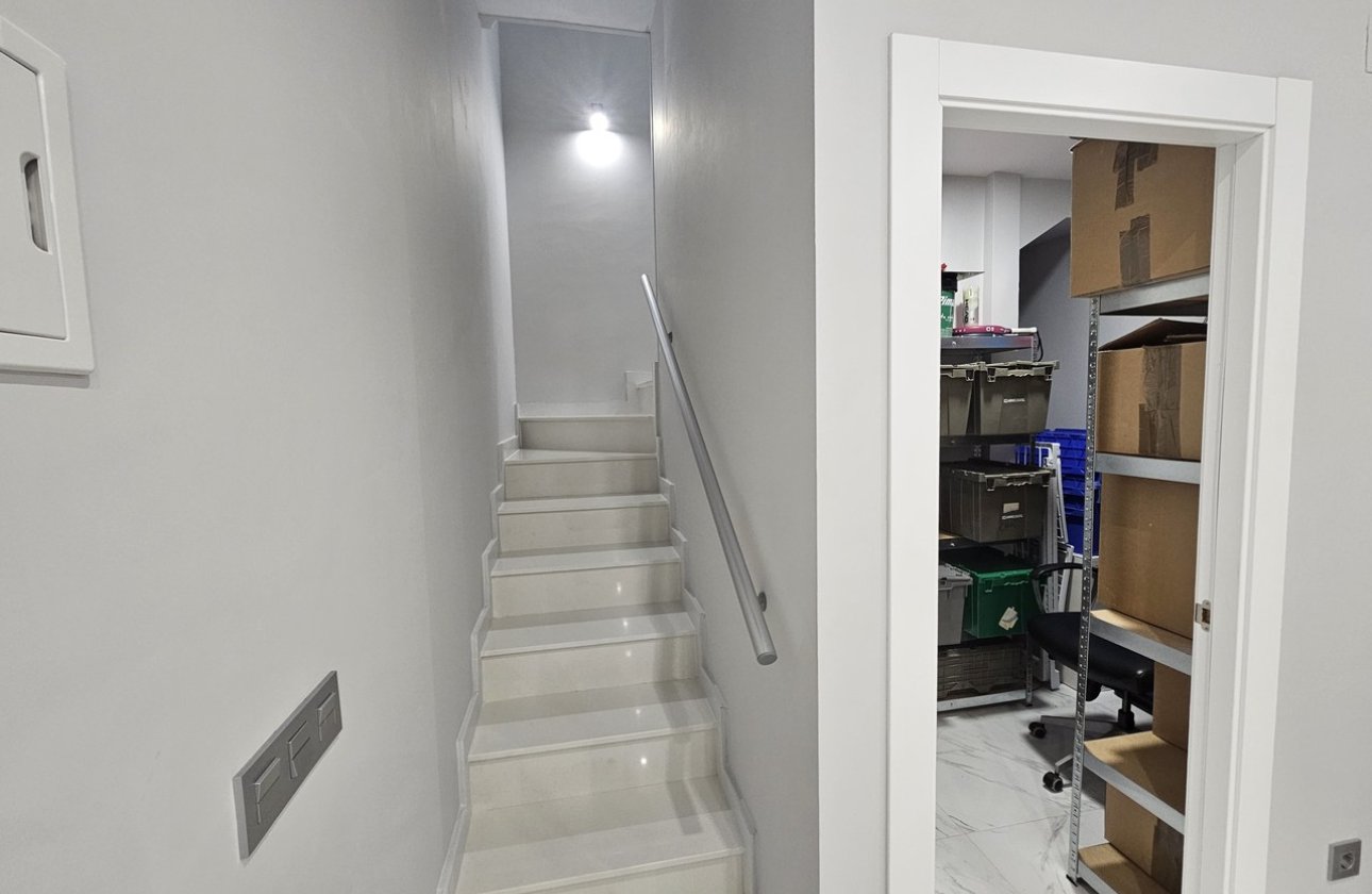 Revente - Villa -
Villamartin - Costa Blanca