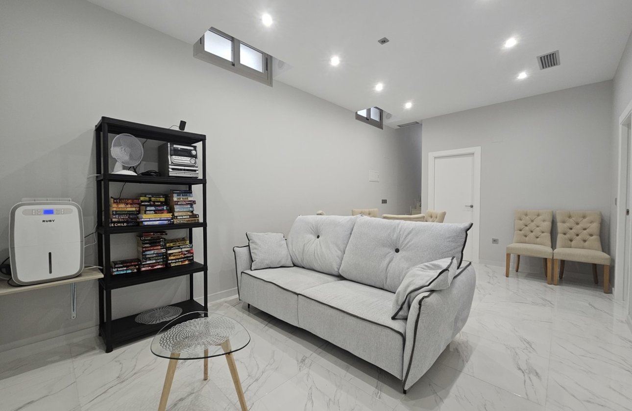 Revente - Villa -
Villamartin - Costa Blanca