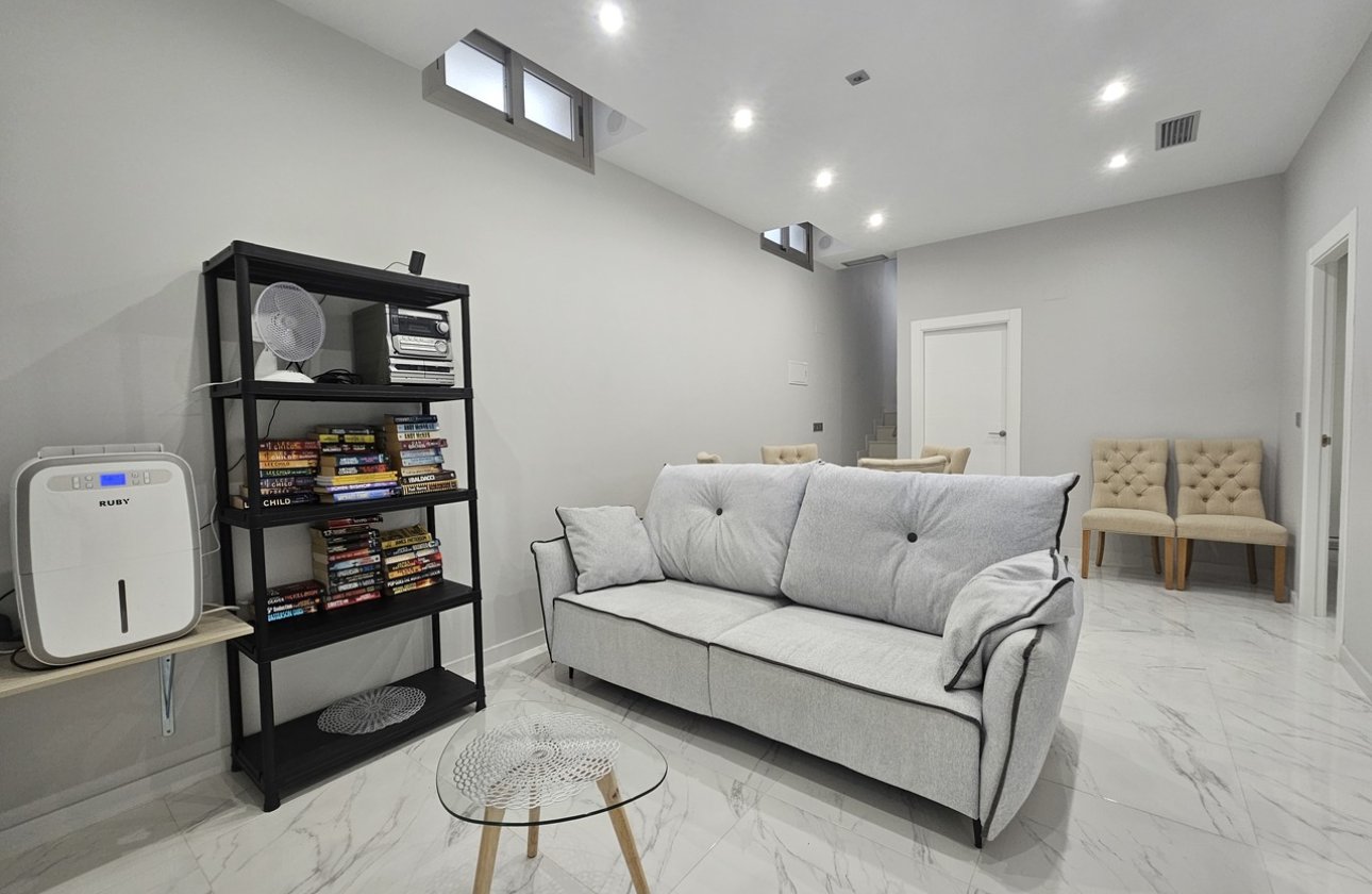 Revente - Villa -
Villamartin - Costa Blanca