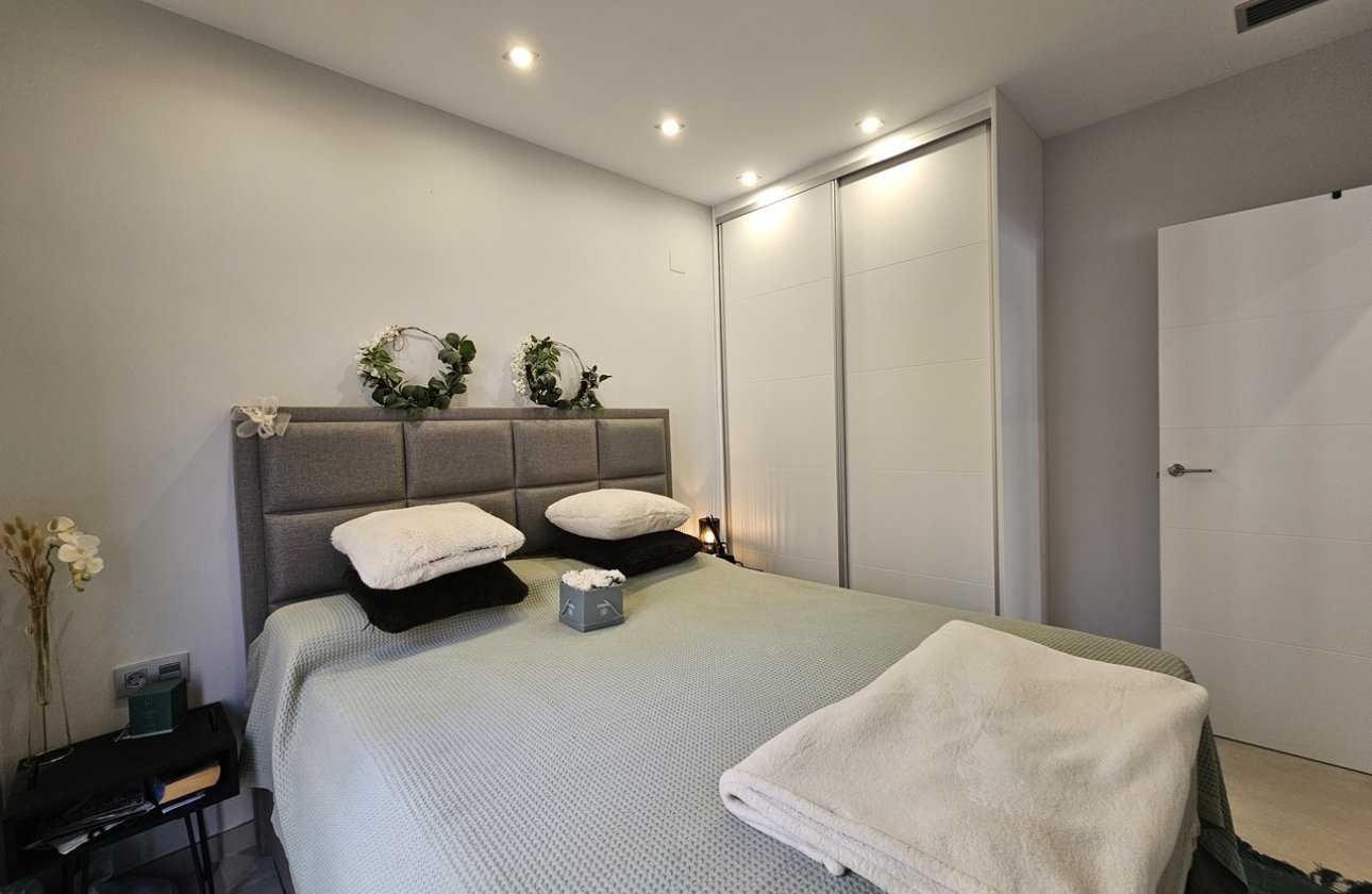 Revente - Villa -
Villamartin - Costa Blanca