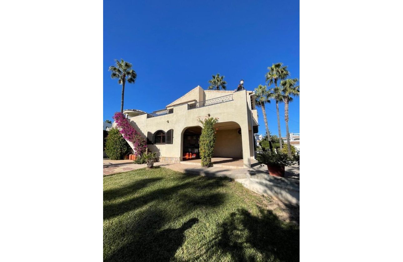 Revente - Villa -
Villamartin - Costa Blanca