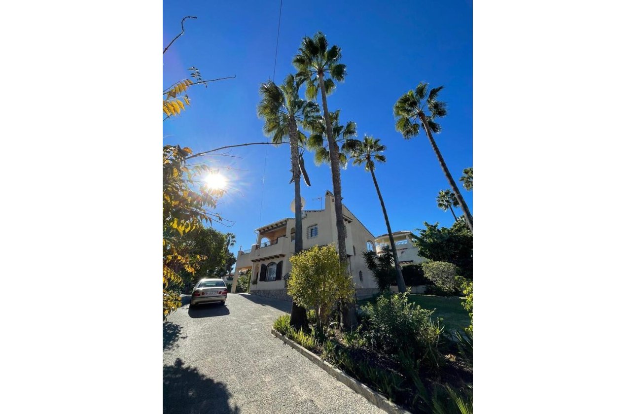 Revente - Villa -
Villamartin - Costa Blanca