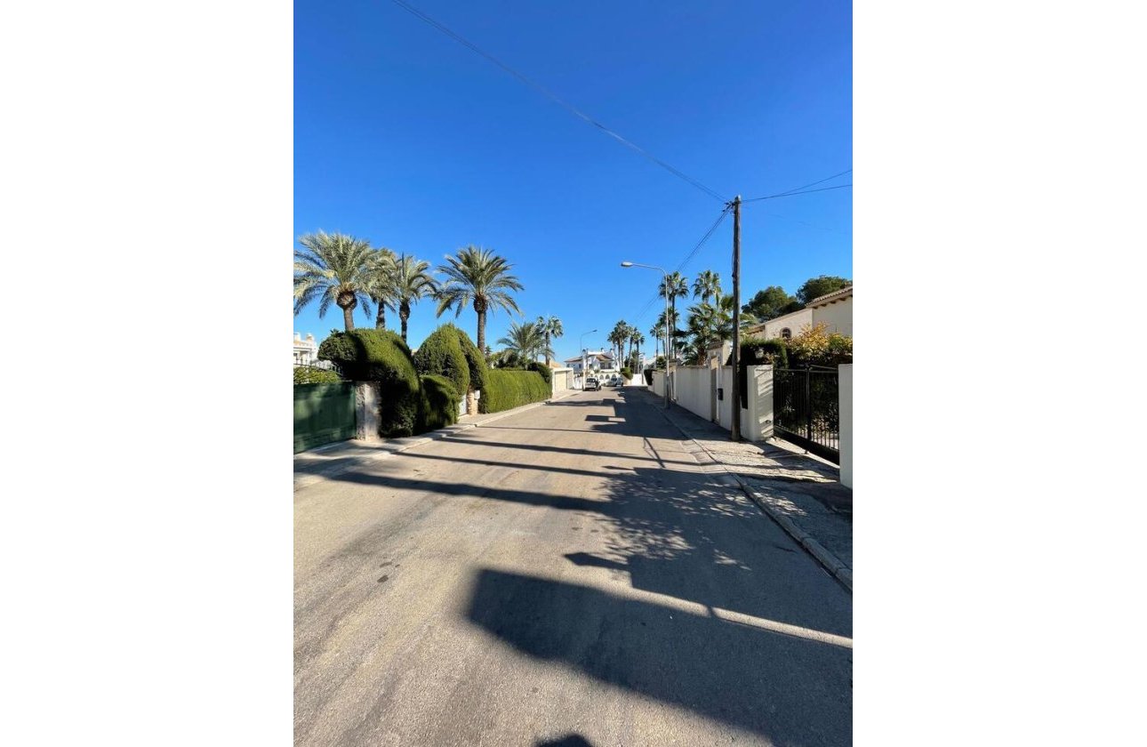 Revente - Villa -
Villamartin - Costa Blanca