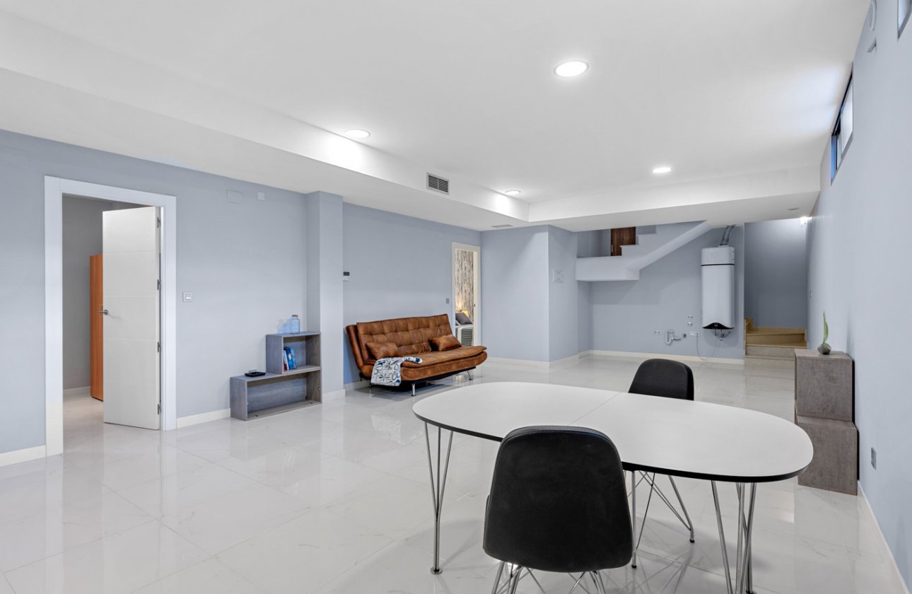 Revente - Villa -
Villamartin - Costa Blanca