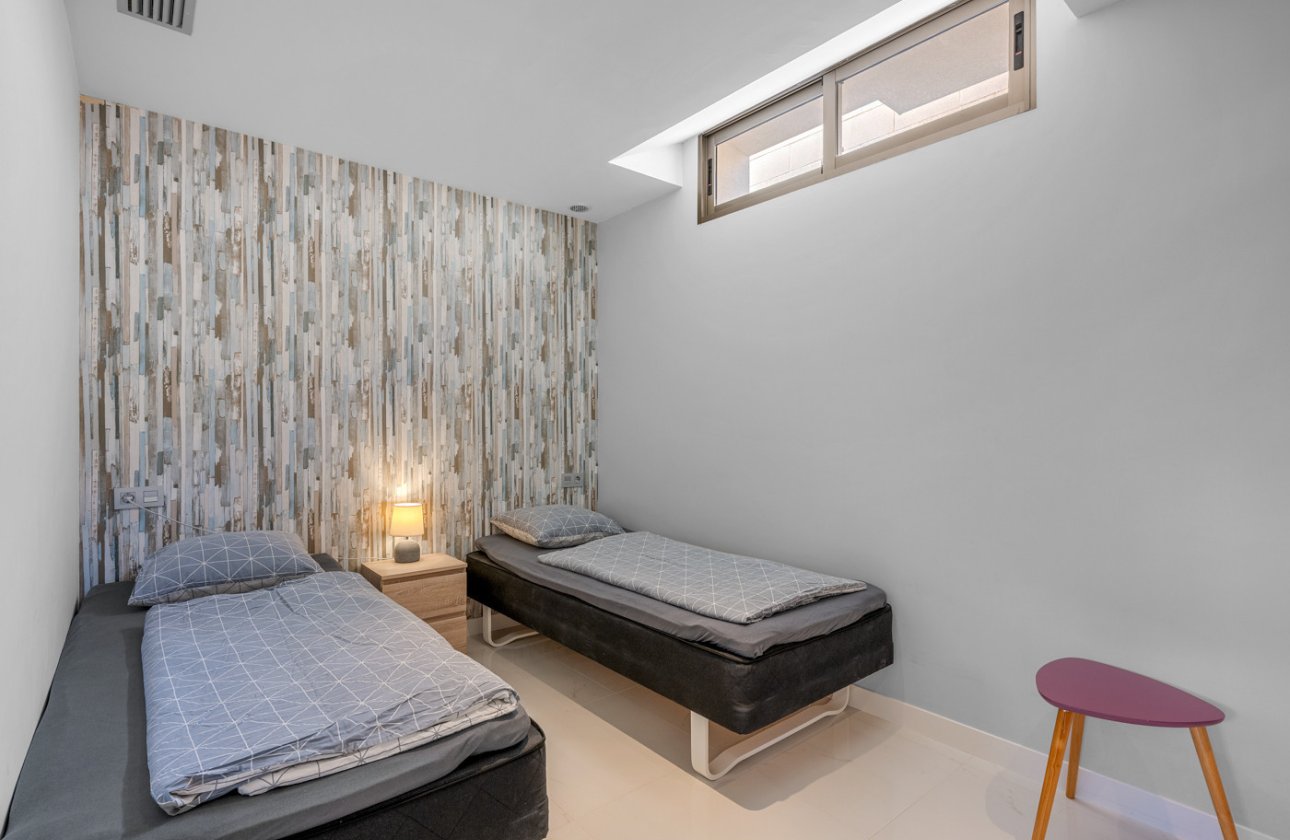 Revente - Villa -
Villamartin - Costa Blanca