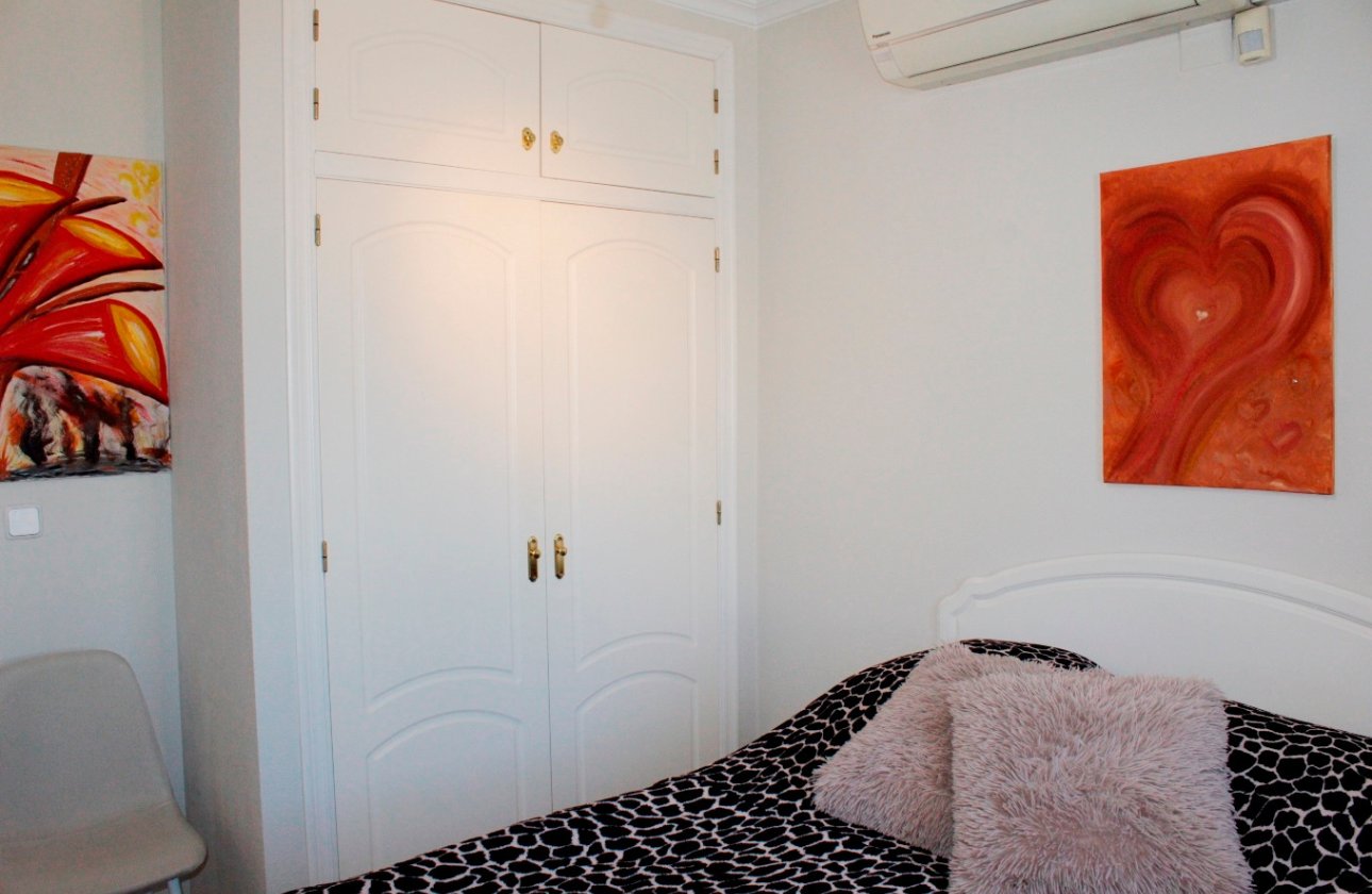 Revente - Villa -
Villamartin - Costa Blanca