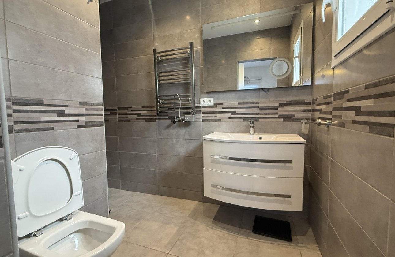 Revente - Villa -
Villamartin - Costa Blanca