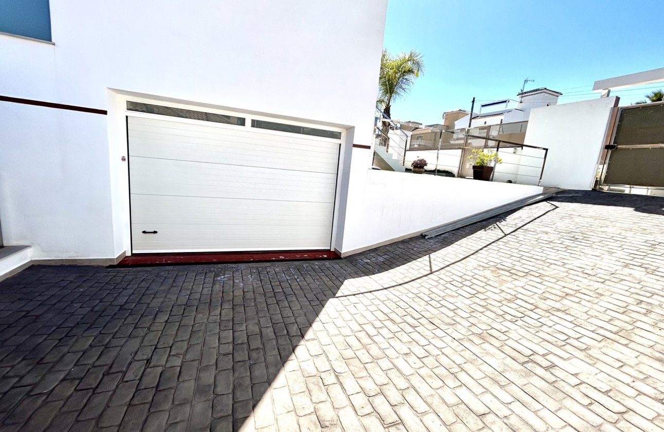 Revente - Villa -
Villamartin - Costa Blanca