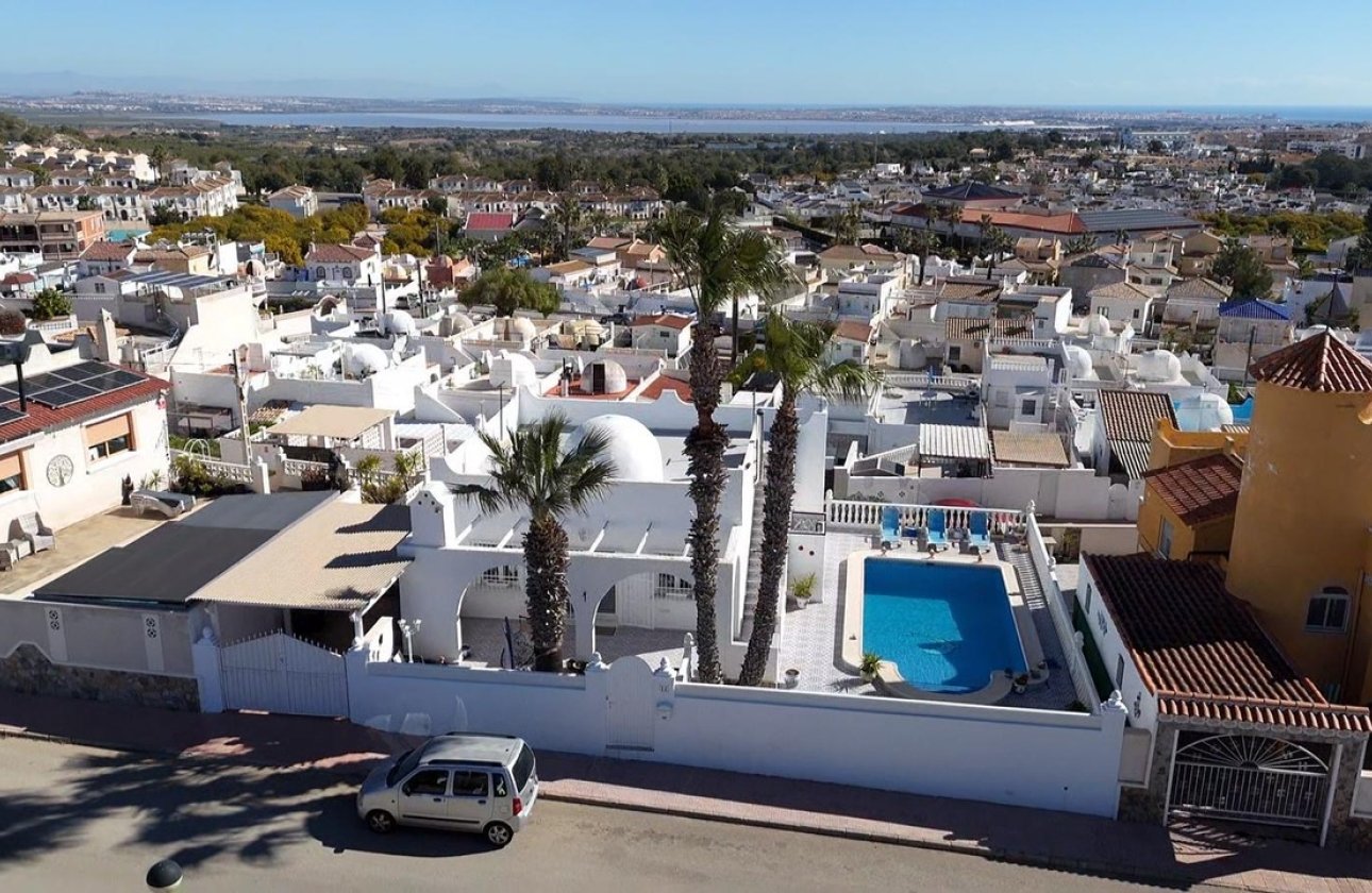 Revente - Villa -
Villamartin - Costa Blanca